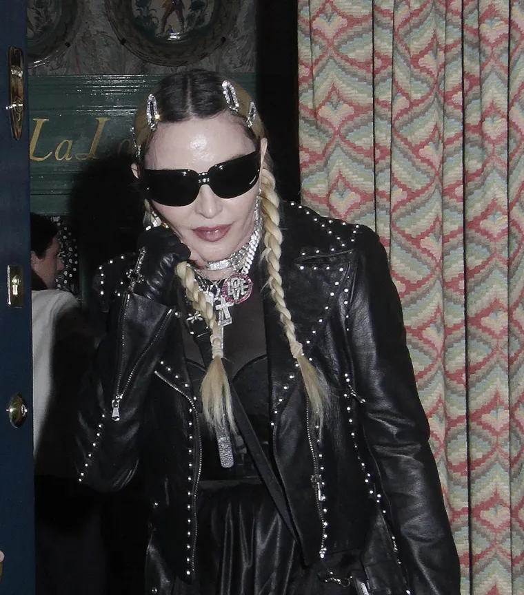 Lijevo je legendarna Madonna na Instagramu, a ovo kad je negdje na ulici 'ukebaju' paparazzi: Ljudi su zabrinuti