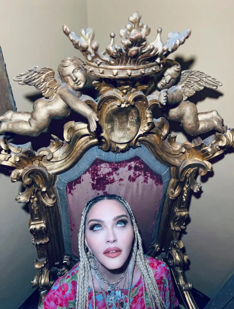 Lijevo je legendarna Madonna na Instagramu, a ovo kad je negdje na ulici 'ukebaju' paparazzi: Ljudi su zabrinuti