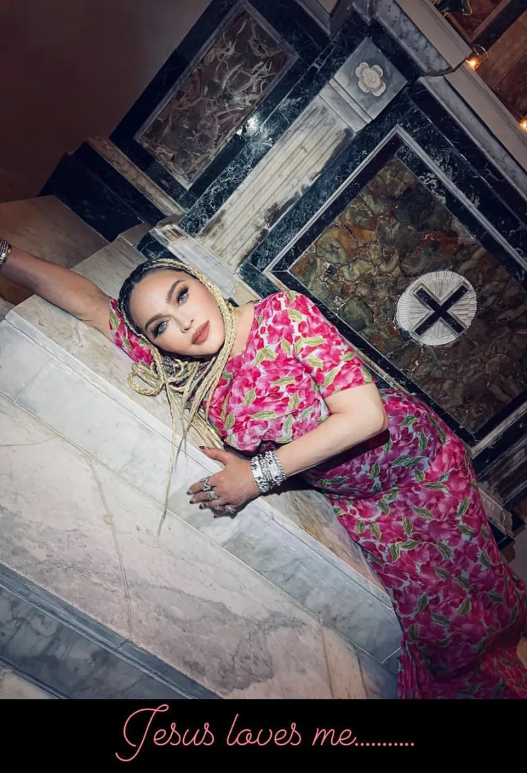 Lijevo je legendarna Madonna na Instagramu, a ovo kad je negdje na ulici 'ukebaju' paparazzi: Ljudi su zabrinuti