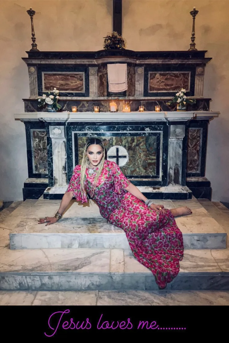 Lijevo je legendarna Madonna na Instagramu, a ovo kad je negdje na ulici 'ukebaju' paparazzi: Ljudi su zabrinuti