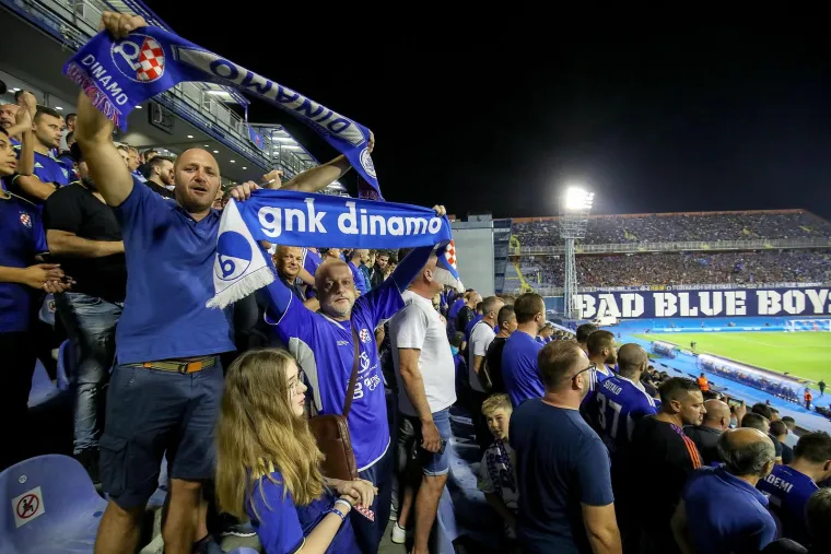 VELIKA GALERIJA Čarobna noć na Maksimiru: 120 minuta pjesme i jedna moćna poruka s tribina