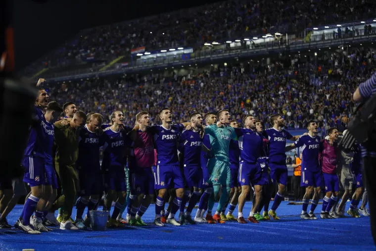 Spektakularni kadrovi nezapamćenog ludila: Petković nije mogao vjerovati; 'Nisu se gasili 120 minuta, svaka im čast'