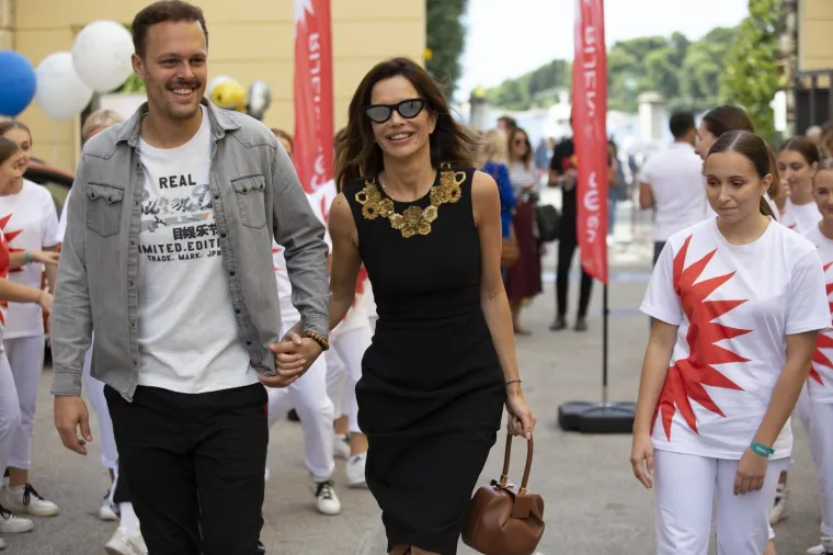 Severina i Igor razveli su se prošle godine nakon šest godina braka sporazumnim dogovorom, kako je i ona sama potvrdila za medije: &quot;Naš je razvod sporazuman, kao što je bio i dogovor o životu na različitim adresama. Zajedno smo potpisali, zajednički odvjetnik predao je papire na sud i nemam što dodati. Osim da nisam ni slutila da sudovi mogu biti tako agilni. U slučaju mog djeteta nisu bili. I to, nećete vjerovati, ista sutkinja koja je vodila predmet skrbništva, Tea Golub. Nije joj trebalo niti sedam dana da potvrdi sporazumni razvod&quot;. 
