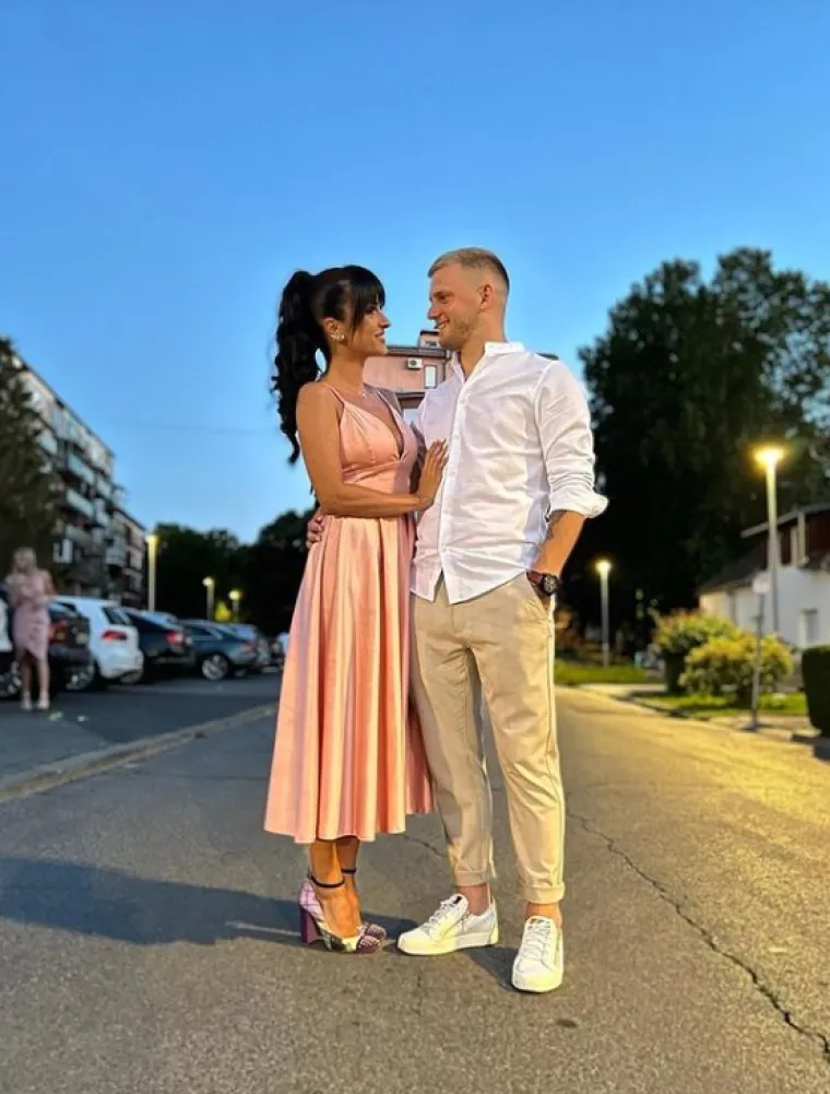 Nogometaš iza sebe ima propali brak s bivšom suprugom Sandrom, u kojem je dobio jednog sina, a zatim s Nikolinom još jednog. 