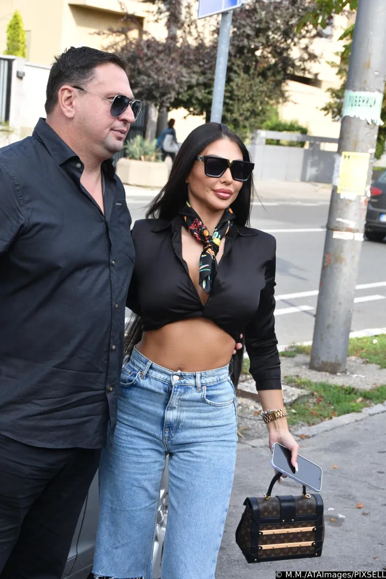 Maja je kasnije bila u vezi s Filipom Carem. Čim je ušla u reality show, prekinula je njegovu vezu s Dalilom Dragojević. Maji nije prvi put da prekida neku vezu, navodno je bila s reperom Čorbom dok je on imao djevojku. No, romansa je pukla, a Maja je nedavno priznala da ima novog odabranika. Ispostavilo se da je to nevjenčani suprug njene prijateljice Aleksandre Subotić s kojim ima dijete, Predrag Peca Raspopović.