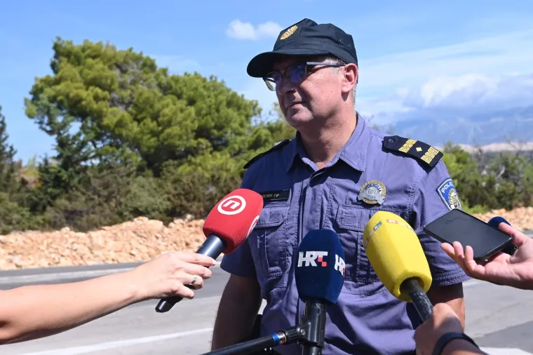 Policija ne otkriva identitete uhićenog ni žrtve, a prema neslužbenim informacijama, riječ je o državljaninu Srbije koji je ispred noćnog kluba pucao u državljanina Crne Gore.