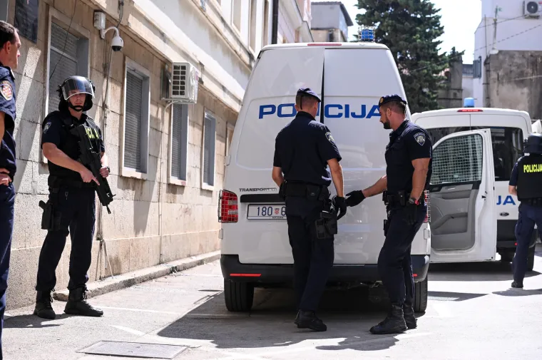 Ovo je osumnjičeni za brutalno ubojstvo na Zrću. Čuvali ga interventni policajci s dugim cijevima