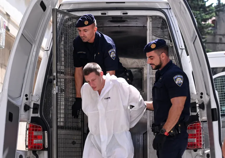 Ovo je osumnjičeni za brutalno ubojstvo na Zrću. Čuvali ga interventni policajci s dugim cijevima