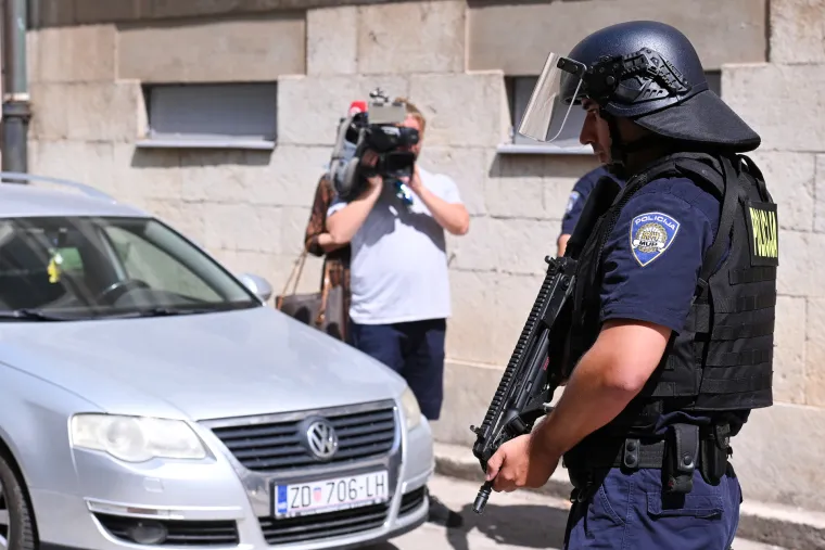 Ovo je osumnjičeni za brutalno ubojstvo na Zrću. Čuvali ga interventni policajci s dugim cijevima