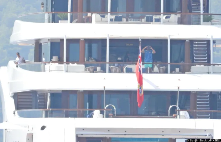 Beyonce i Jay-Z uhvaćeni na luksuznoj jahti u Hrvatskoj: Pijuckali su piće, a pjevačica odu&scaron;evila izgledom