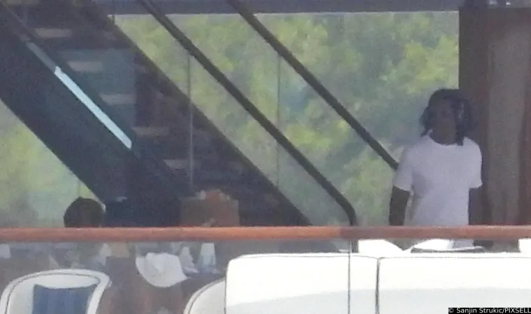 Beyonce i Jay-Z uhvaćeni na luksuznoj jahti u Hrvatskoj: Pijuckali su piće, a pjevačica odu&scaron;evila izgledom