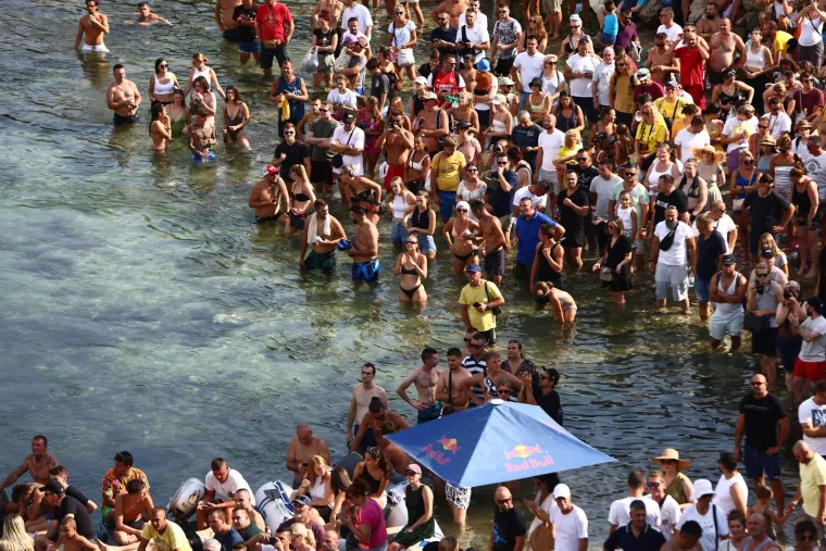 Spektakularni prizori iz Mostara: Pogledajte kako najbolji svjetski skakači 'lete' sa Starog mosta