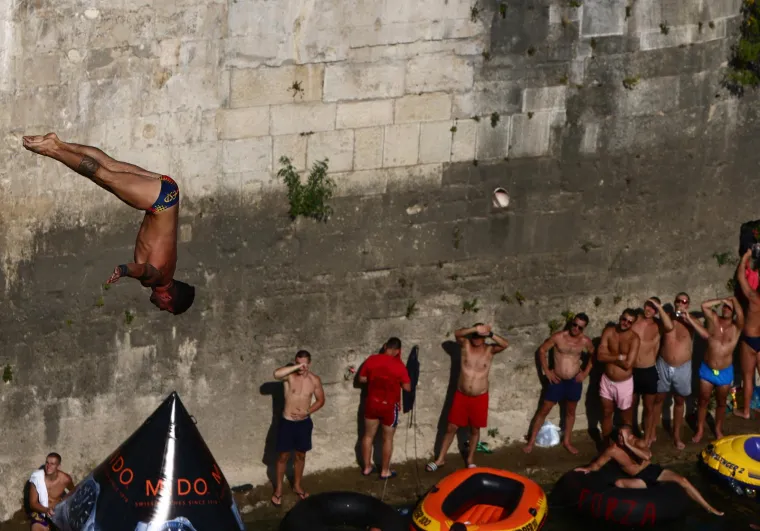 Spektakularni prizori iz Mostara: Pogledajte kako najbolji svjetski skakači 'lete' sa Starog mosta