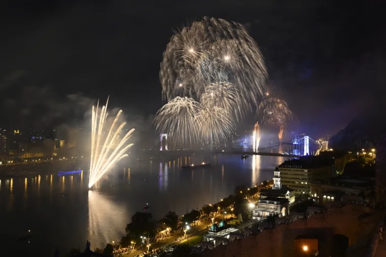 Evo ga. Ovo je taj spektakularan vatromet zbog kojeg su meteorolozi dobili otkaze