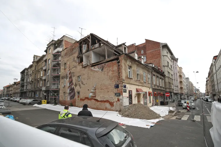 Anamarijina zgrada najvi&scaron;e je stradala... Postala je ruglo Zagreba, progla&scaron;ena je opasnom, a sad je zarasla