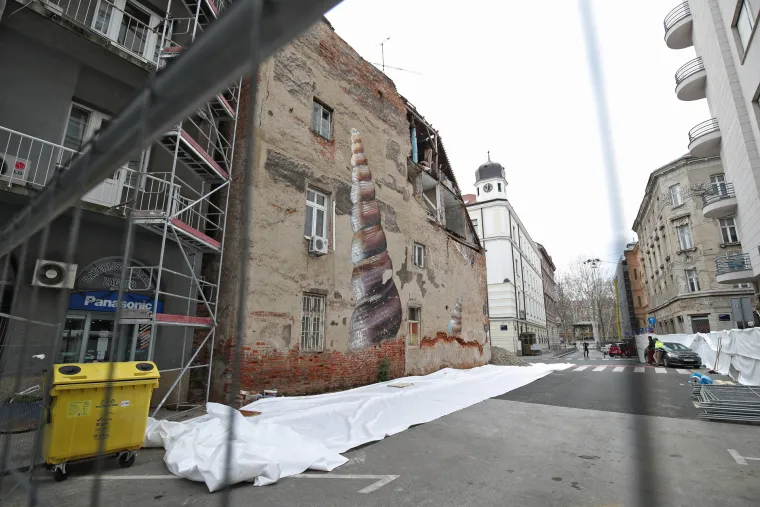 Anamarijina zgrada najvi&scaron;e je stradala... Postala je ruglo Zagreba, progla&scaron;ena je opasnom, a sad je zarasla