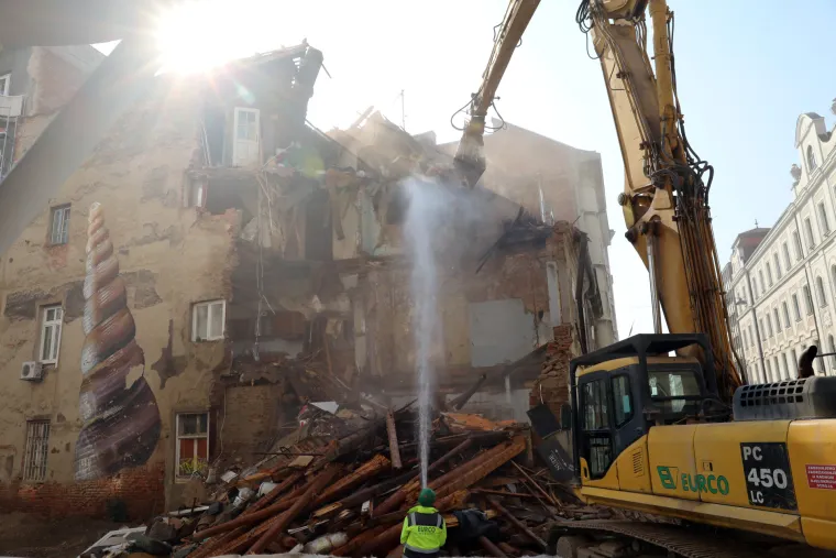 Anamarijina zgrada najvi&scaron;e je stradala... Postala je ruglo Zagreba, progla&scaron;ena je opasnom, a sad je zarasla