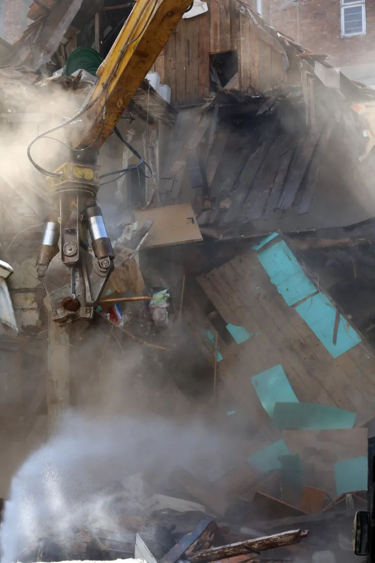 Anamarijina zgrada najvi&scaron;e je stradala... Postala je ruglo Zagreba, progla&scaron;ena je opasnom, a sad je zarasla