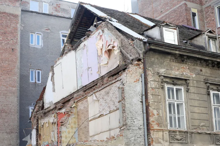 Anamarijina zgrada najvi&scaron;e je stradala... Postala je ruglo Zagreba, progla&scaron;ena je opasnom, a sad je zarasla