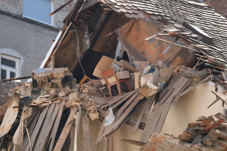 Anamarijina zgrada najvi&scaron;e je stradala... Postala je ruglo Zagreba, progla&scaron;ena je opasnom, a sad je zarasla