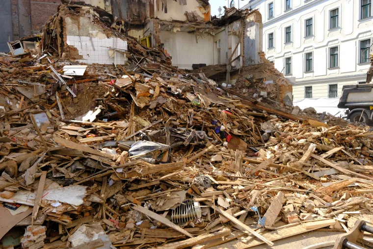 Anamarijina zgrada najvi&scaron;e je stradala... Postala je ruglo Zagreba, progla&scaron;ena je opasnom, a sad je zarasla