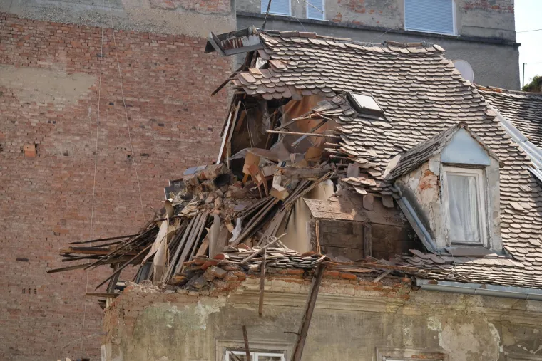 Anamarijina zgrada najvi&scaron;e je stradala... Postala je ruglo Zagreba, progla&scaron;ena je opasnom, a sad je zarasla
