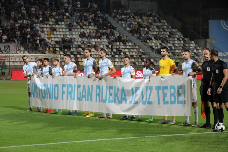 Poznata lica i jake poruke s tribina i terena Rujevice: 'Godine tuge i bola za još jednim herojem...'