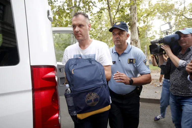 Svi uhićeni idu u istražni zatvor na mjesec dana! Kad su stigli pred sud djelovali su pomalo izgubljeno,  a jedan je dovikivao: 'Le&scaron;inari!'