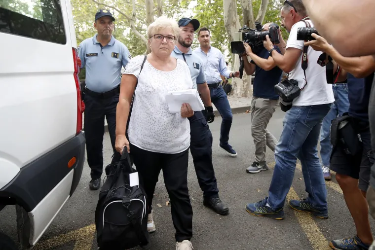 Svi uhićeni idu u istražni zatvor na mjesec dana! Kad su stigli pred sud djelovali su pomalo izgubljeno,  a jedan je dovikivao: 'Le&scaron;inari!'