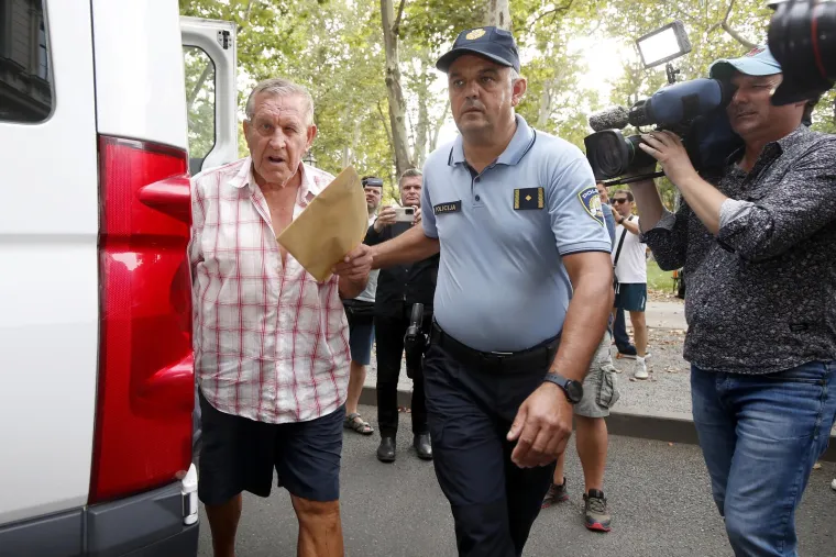 Svi uhićeni idu u istražni zatvor na mjesec dana! Kad su stigli pred sud djelovali su pomalo izgubljeno,  a jedan je dovikivao: 'Le&scaron;inari!'