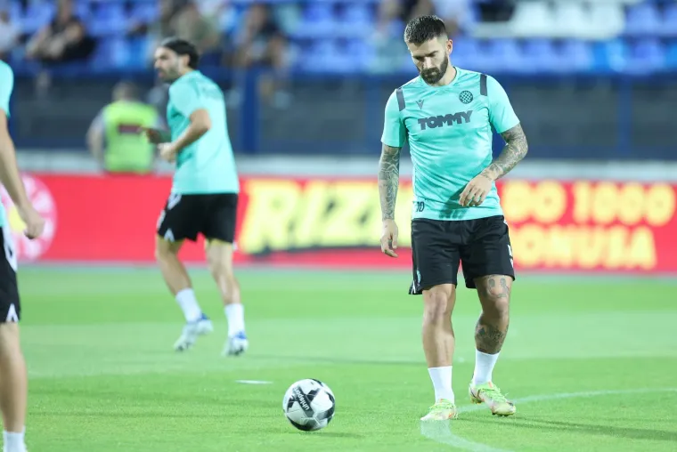 Livaja kao kapetan u Gradskom vrtu. Marko stigao u Osijek nakon smrti njegova oca