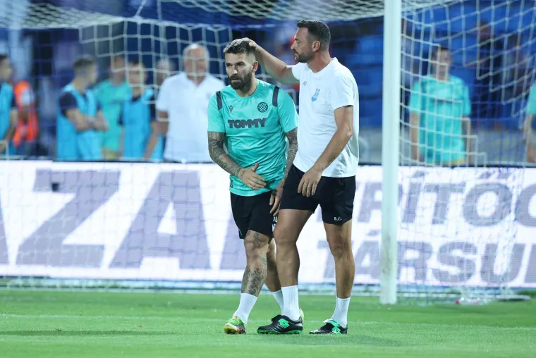 Livaja kao kapetan u Gradskom vrtu. Marko stigao u Osijek nakon smrti njegova oca