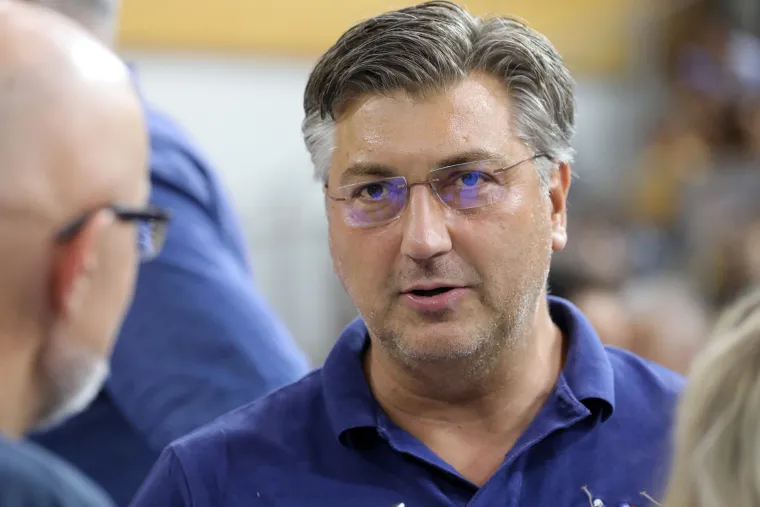 Andrej Plenković na utakmici Hrvatska - Švicarska