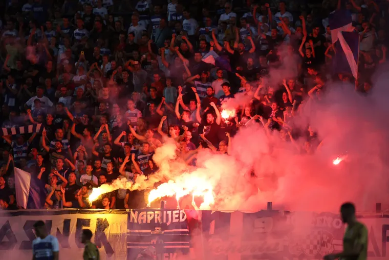 Tribine na sedmom kolu HNL-a: Kohorta prekinula utakmicu, Torcida skandirala Livaji, Boysi napunili &Scaron;ubićevac