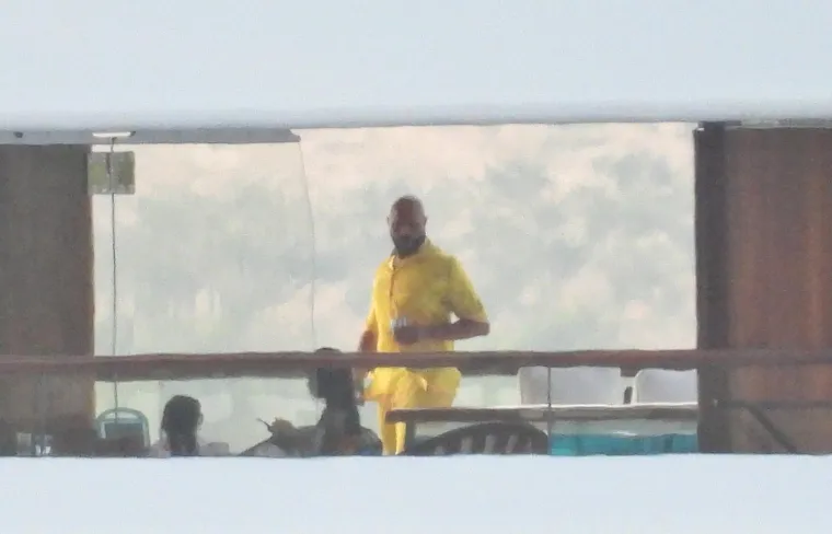 Beyonce i Jay Z ukrcali šampanjac na gliser pa otišli 'u život': Pjevačica pokazala ogroman dekolte