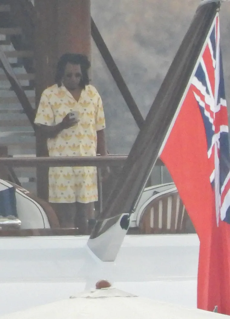 Beyonce i Jay Z ukrcali &scaron;ampanjac na gliser pa oti&scaron;li 'u život': Pjevačica pokazala ogroman dekolte