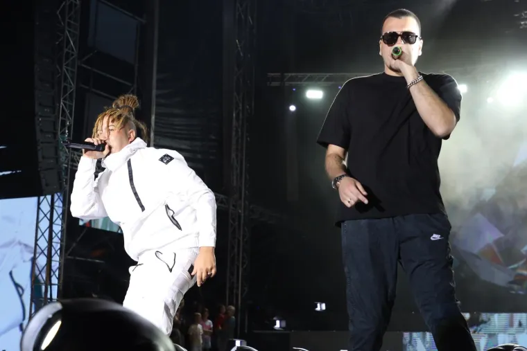 Toplo, vruće, beogradsko U&scaron;će: Sara Jo i Angellina bile su nemilosrdno seksi na sceni