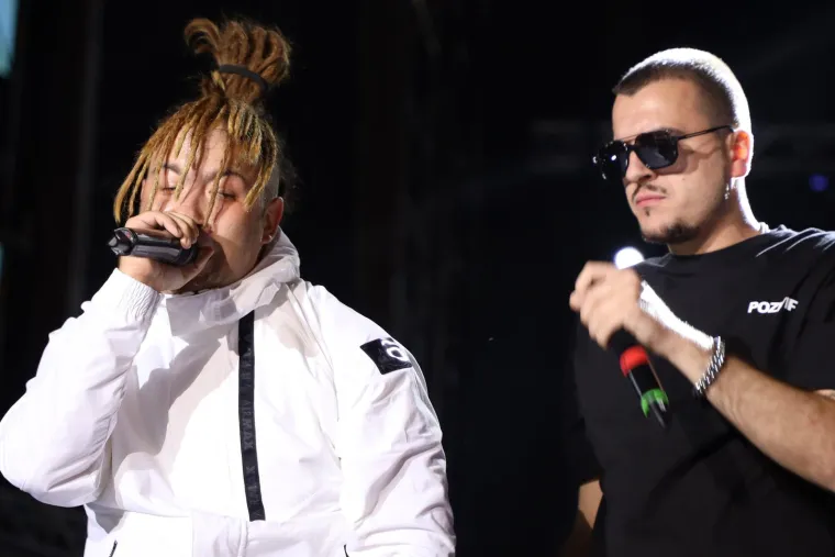 Toplo, vruće, beogradsko U&scaron;će: Sara Jo i Angellina bile su nemilosrdno seksi na sceni