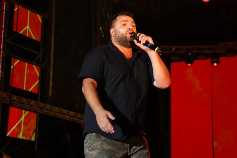 Toplo, vruće, beogradsko U&scaron;će: Sara Jo i Angellina bile su nemilosrdno seksi na sceni