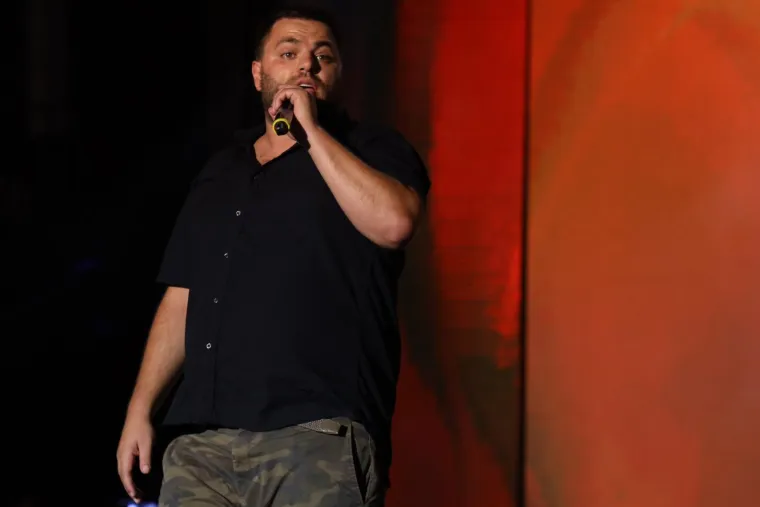 Toplo, vruće, beogradsko U&scaron;će: Sara Jo i Angellina bile su nemilosrdno seksi na sceni