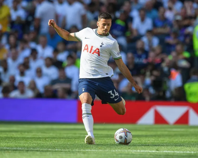 Clement Lenglet francuski je reprezentativac i branič Tottenhama. Lenglet je igrao u Barceloni u kojoj se nije uspio nametnuti,a nove izazove potražio je na otoku. Vrijednost mu je 12. milijuna eura.