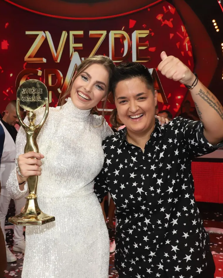 Džejla je jednom prilikom u televizijskoj emisiji &apos;AmiG&apos; progovorila o svom odnosu s 18 godina starijom kolegicom.

