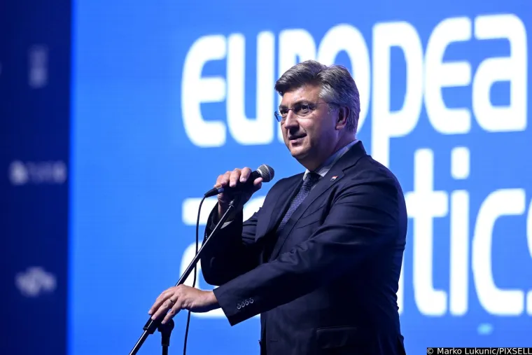 Fešta na otvorenju EP-a u Splitu: Plenković izviždan, pjevala je i vruća Lidija Bačić: Zbog Lile su vilice ispadale