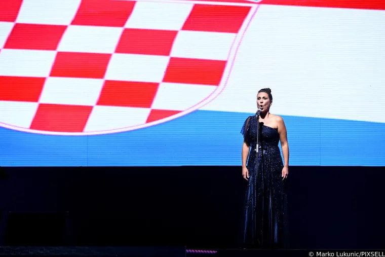 Fešta na otvorenju EP-a u Splitu: Plenković izviždan, pjevala je i vruća Lidija Bačić: Zbog Lile su vilice ispadale