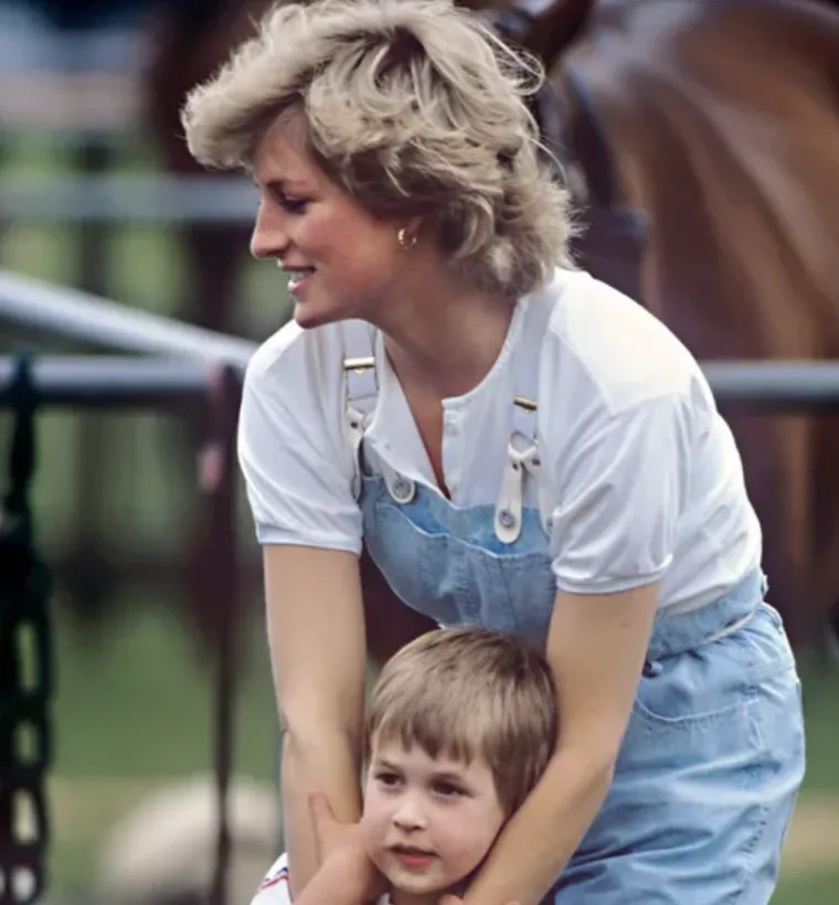 5. Njezin omiljeni desert bio je puding od kruha i maslaca.

Darren McGrady, kraljevski kuhar princeze Diane, rekao je da je puding od kruha i maslaca njezin omiljeni desert. To je britanski desert s grožđicama na vrhu koji kombinira puding od kruha i crème brûlée. Obično bi se ušuljala u kuhinju dok je kuhar pripremao desert da odabere grožđice za grickanje.
