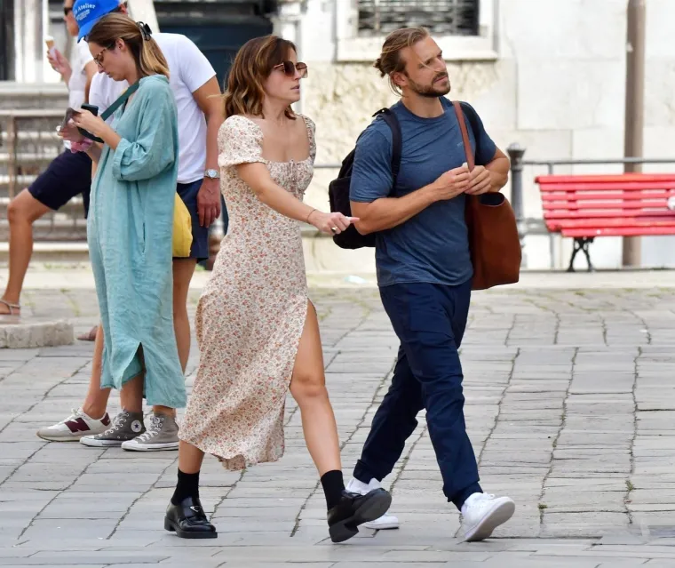 &quot;Želim biti dosljedna: ne mogu govoriti o svom dečku u intervjuu i onda očekivati ​​da me paparazzi ne slikaju dok hodam ispred svoje kuće&quot;, rekla je tijekom intervjua 2017. za Vanity Fair. &quot;Ne možete imati oboje.&quot;