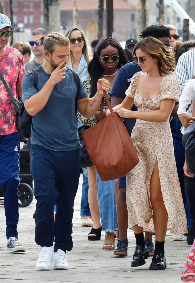 Greenovi roditelji su modni moguli u Engleskoj. Njegov otac, sir Philip Green, bio je predsjednik Arcadia Groupa, koji je posjedovao trgovine odjećom kao što su Topshop, Topman i Miss Selfridge, dok je njegova majka Cristina &quot;Tina&quot; Green vlasnica većinskog udjela u Taveta Investments Ltd., matičnoj tvrtki u grupi Arcadia. Prema Forbesu, par ima neto vrijednost od 2,1 milijardu dolara.