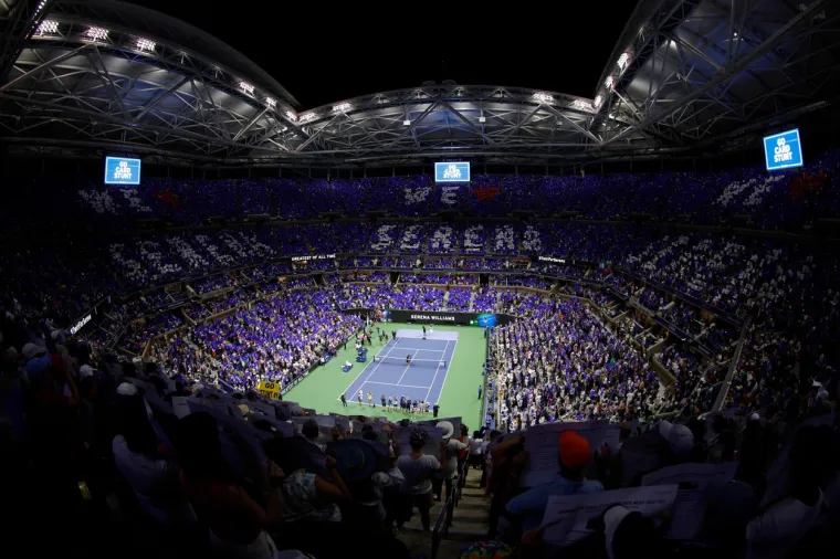 Kraljica priredila spektakl na US Openu: Serena igrala u dijamantima, navijači je iznenadili koreografijom