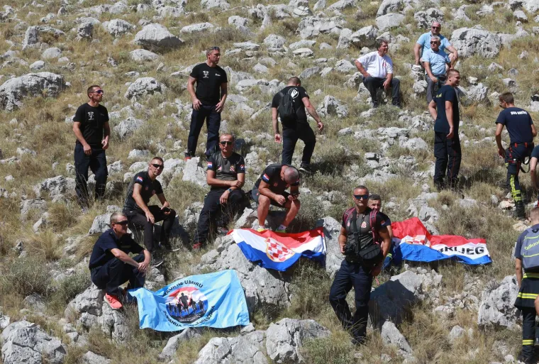 Odavanje počasti poginulim vatrogascima: Na obljetnici u Šibeniku i Slavica, 12 kaciga položeno u Zagrebu