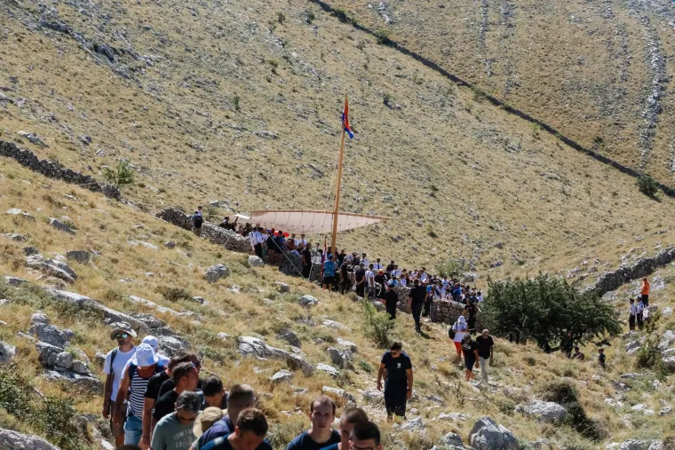 Odavanje počasti poginulim vatrogascima: Na obljetnici u Šibeniku i Slavica, 12 kaciga položeno u Zagrebu